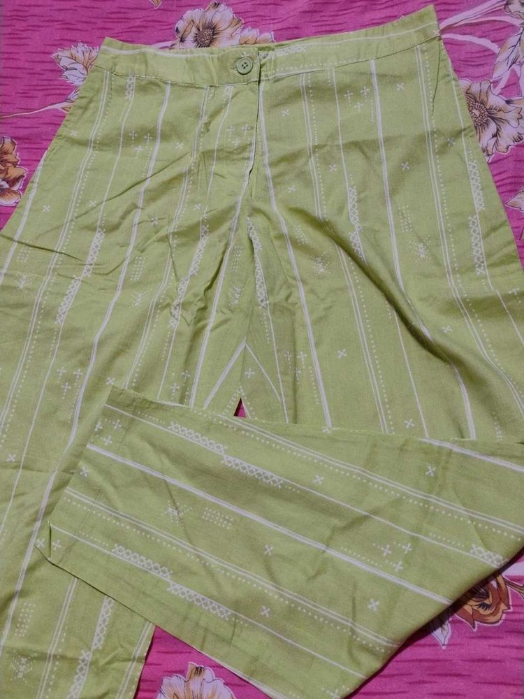 A Jio Pant Woman