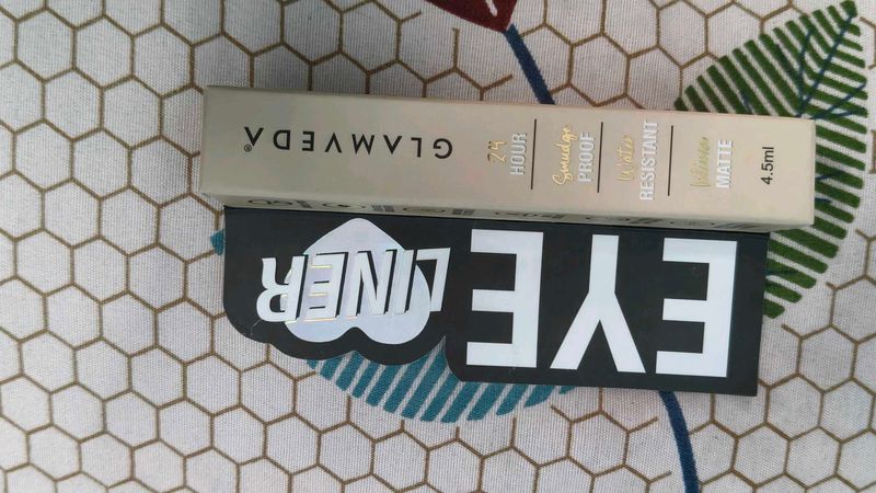 combo of Glamveda Eyeliner and kajal