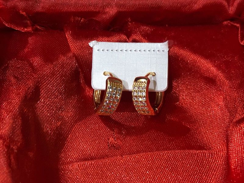 Gold &amp; Crystal Hoop Earrings❤️