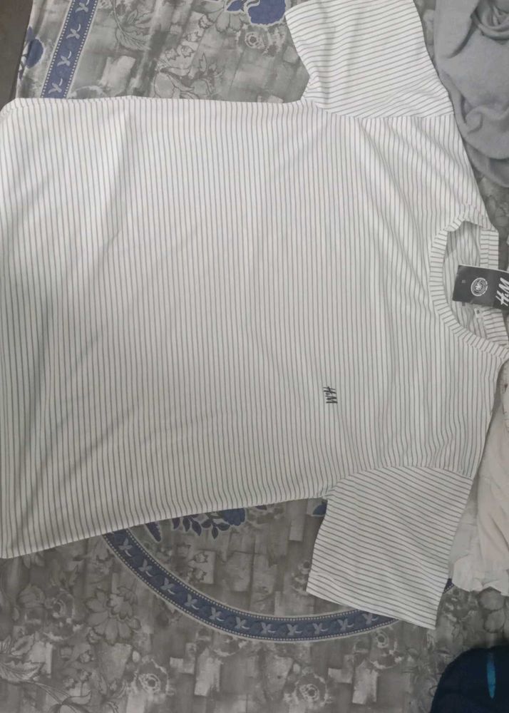 H&amp;M T-shirt