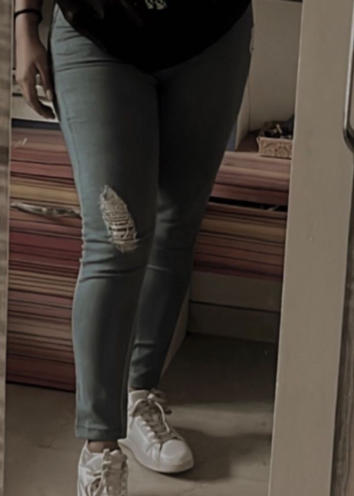 Blue Ripped Skinny Fit Jean