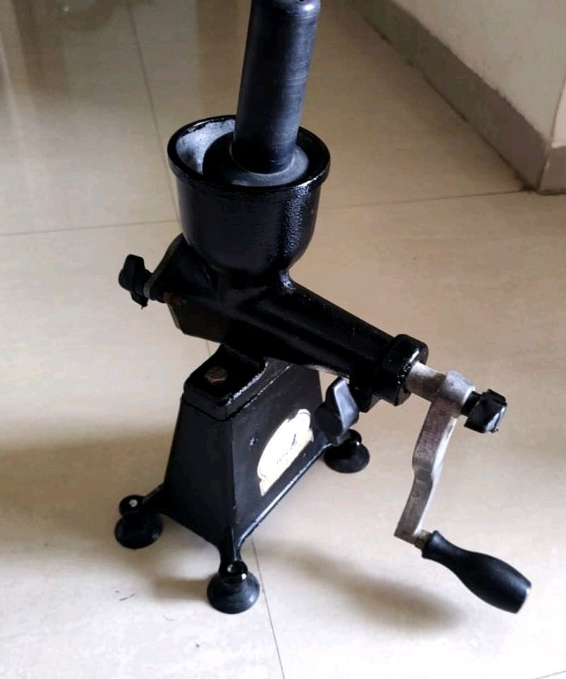 Black Aluminium Manual Juicer (Hand Juicer)