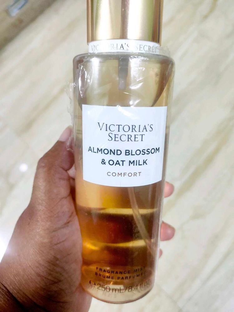 Victoria&#39;s Secret Almond Blossom &amp; Oat Milk Mist