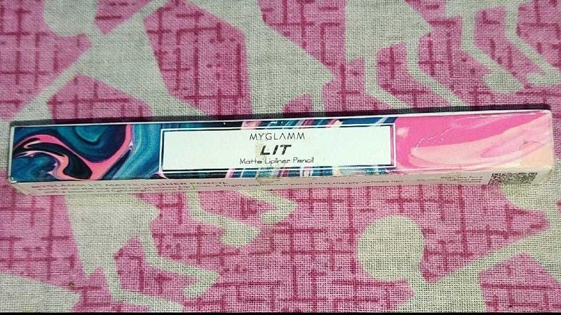 Myglamm LIT matte Lipliner Pencil