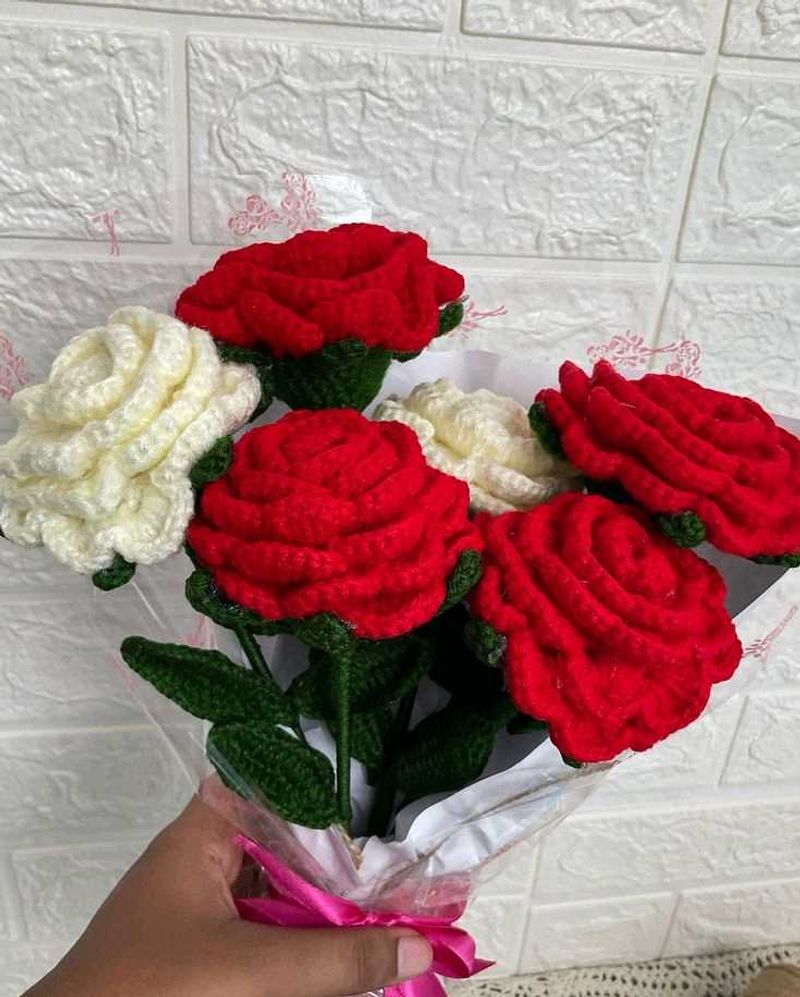 Crochet Rose Bouquet - Handmade set of 5