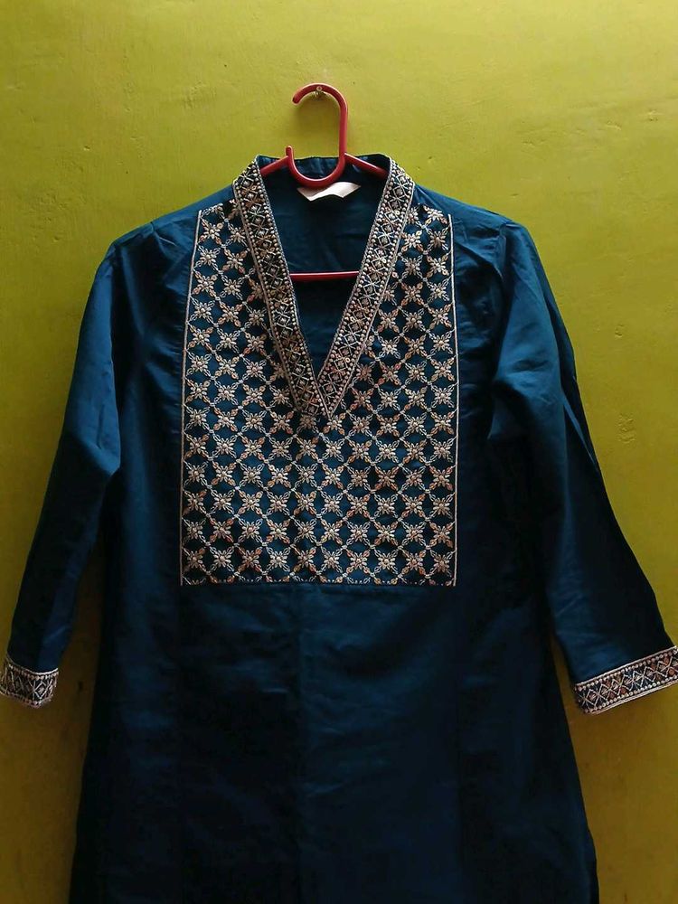 Elegant Blue Embroidered Kurta