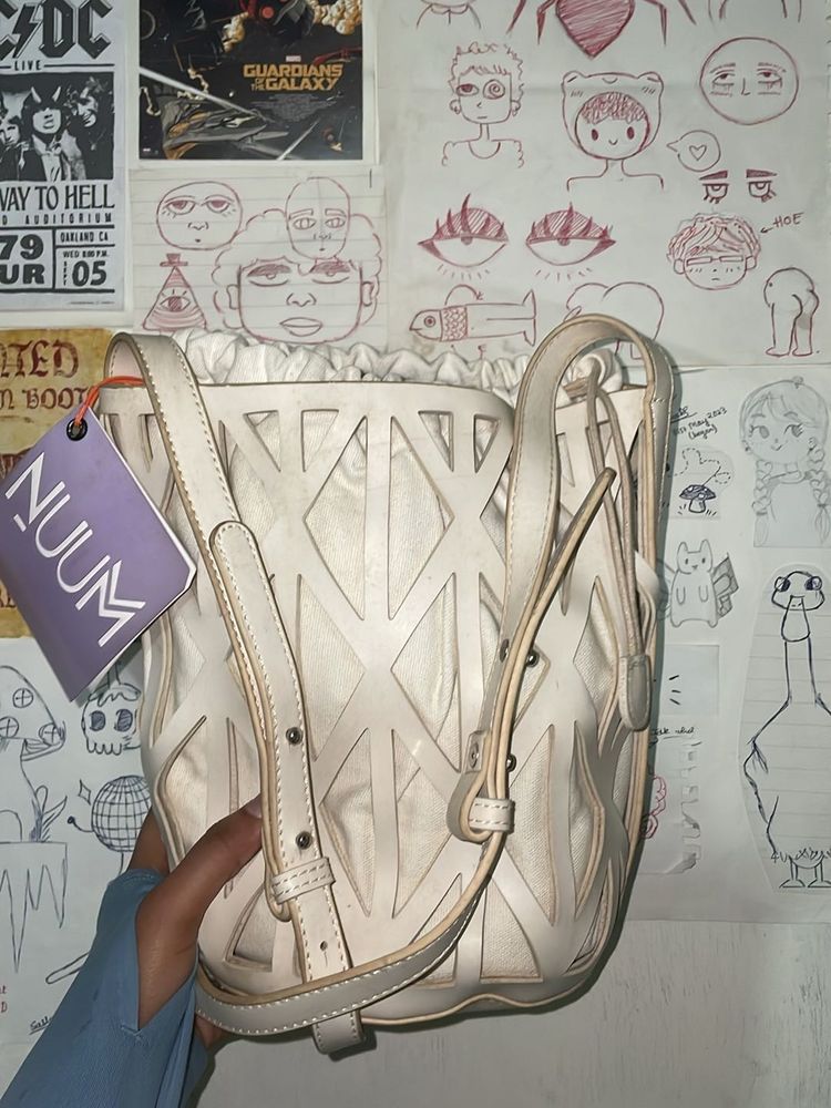 Beige / Off white Bucket Bag