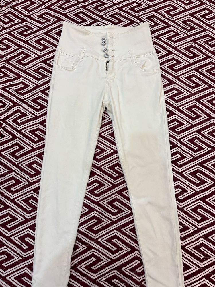 White High-Waisted Jeans