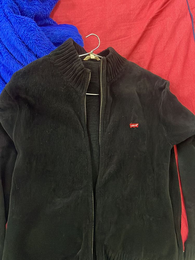 Levis Women Sweatshirt In Good Condition