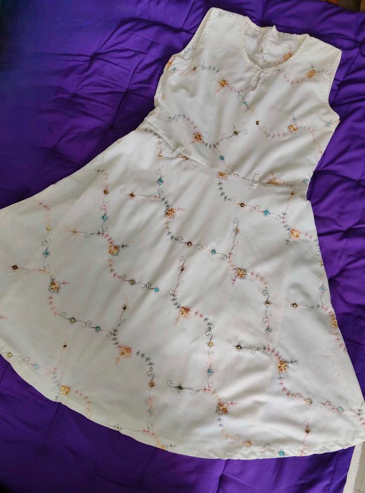 A Embroidery Design White Vintage Dress