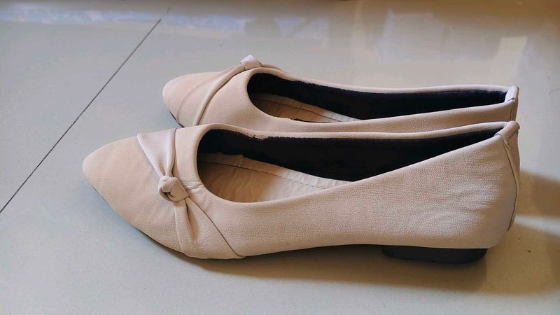 Elegant Beige Ballet Flats