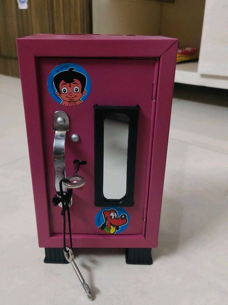 mini iron Piggy Bank with keys
