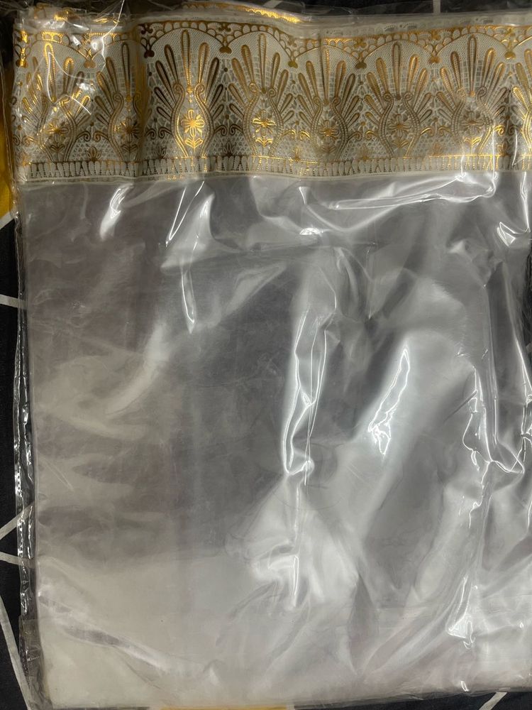 Elegant dining table cover