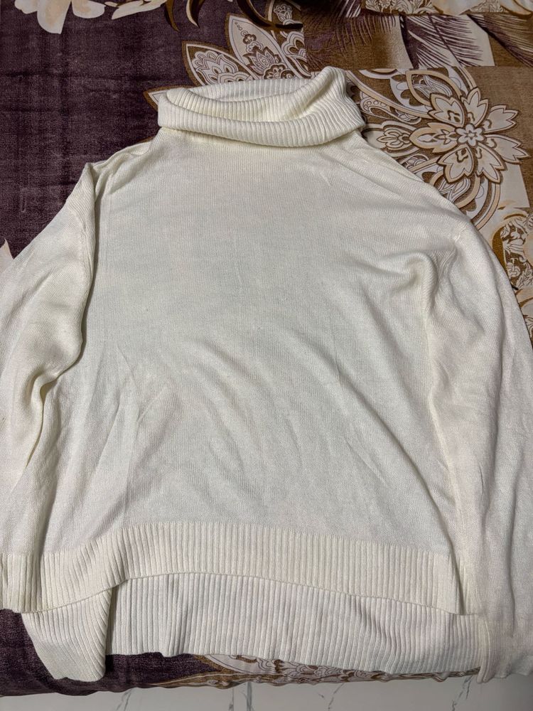 White Turtle Neck Sweatshirt🦢🤍