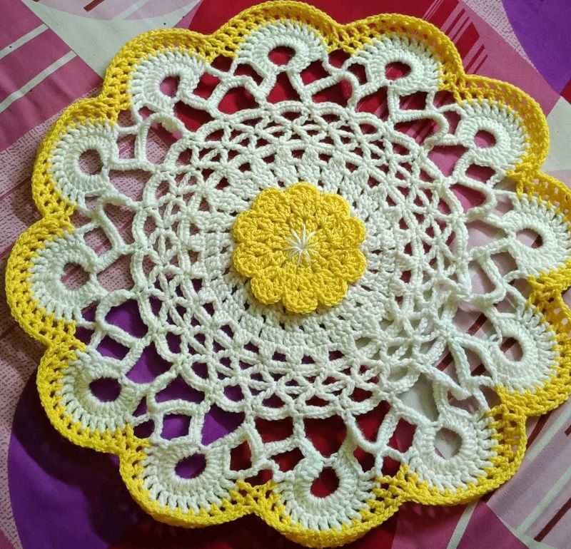 White and Yellow Doily/Thalposh