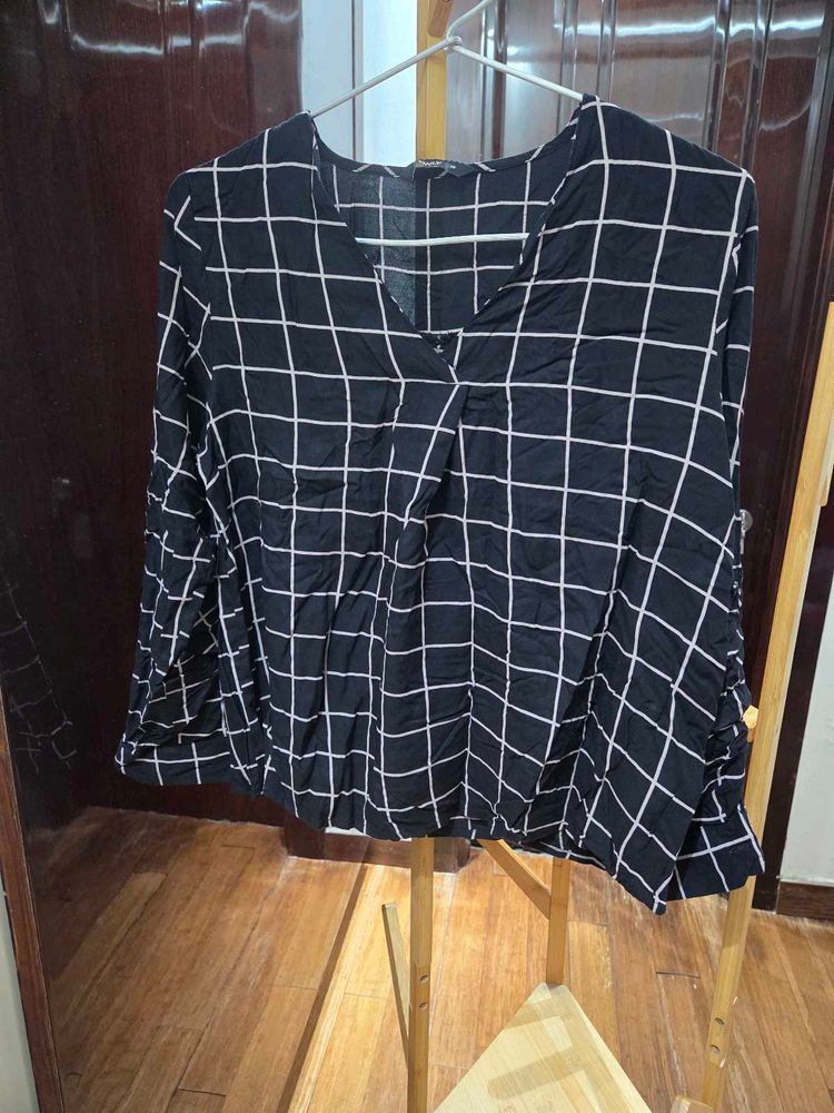 Checkered V-Neck Top