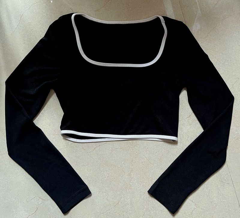 Black Long Sleeve Crop Top