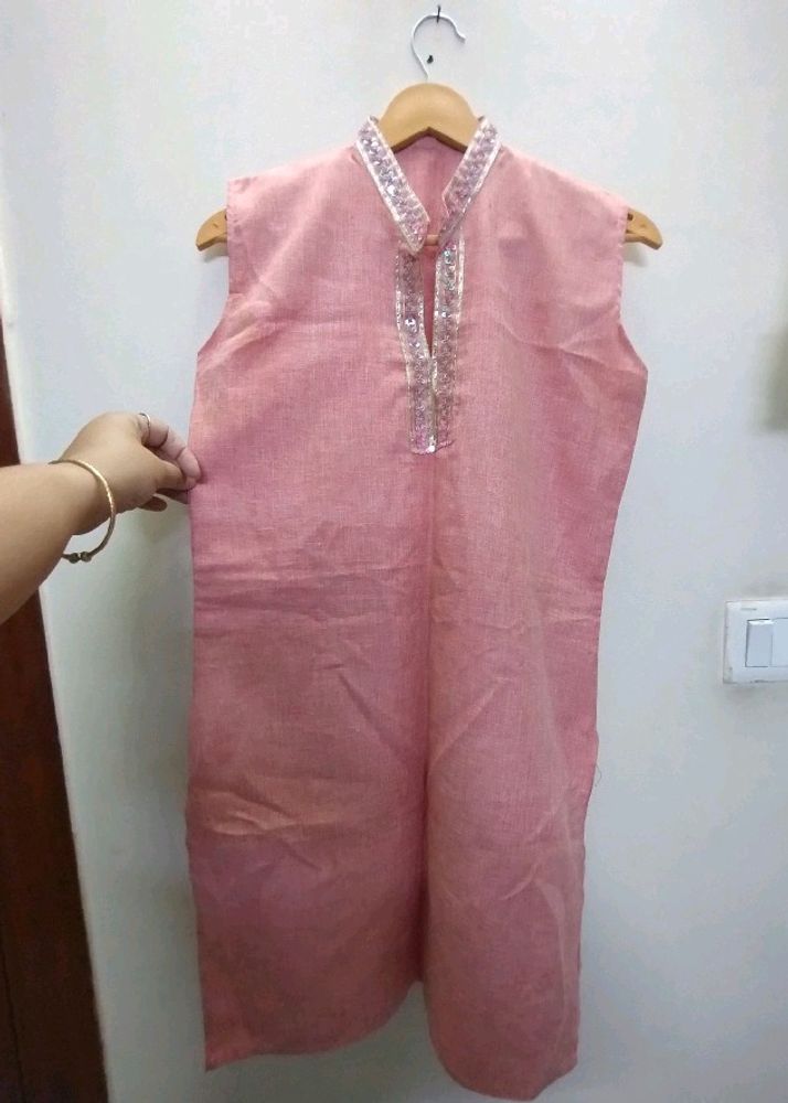 Beautiful Kurta With Zardozi Detailing On Neckline