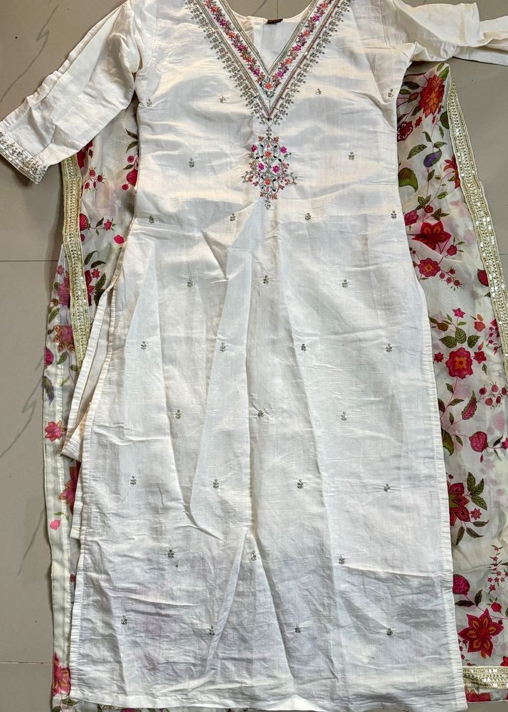 Elegant White Embroidered Kurti Set