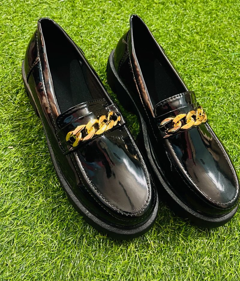 Stylish Black Loafers with Gold Chain