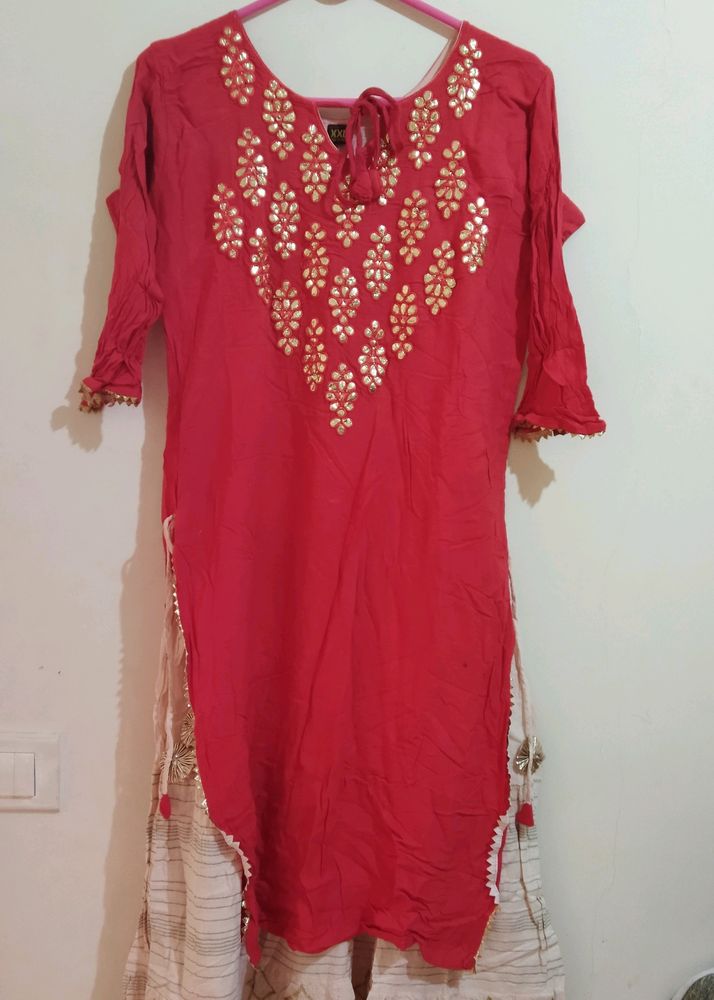 Red &amp; Gold Embellished Kurti Set