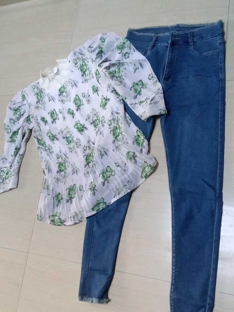 🌸 Stylish Floral Top + Stretchable Jeans Combo