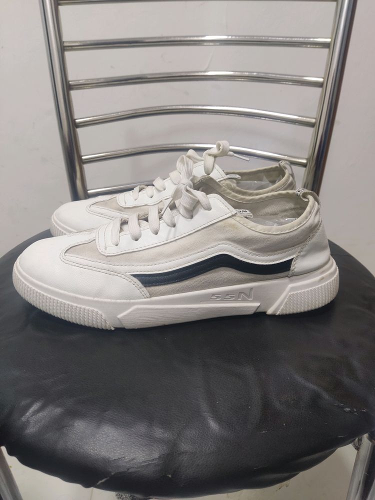White sneaker for men and Tokyo Eau de Parfum