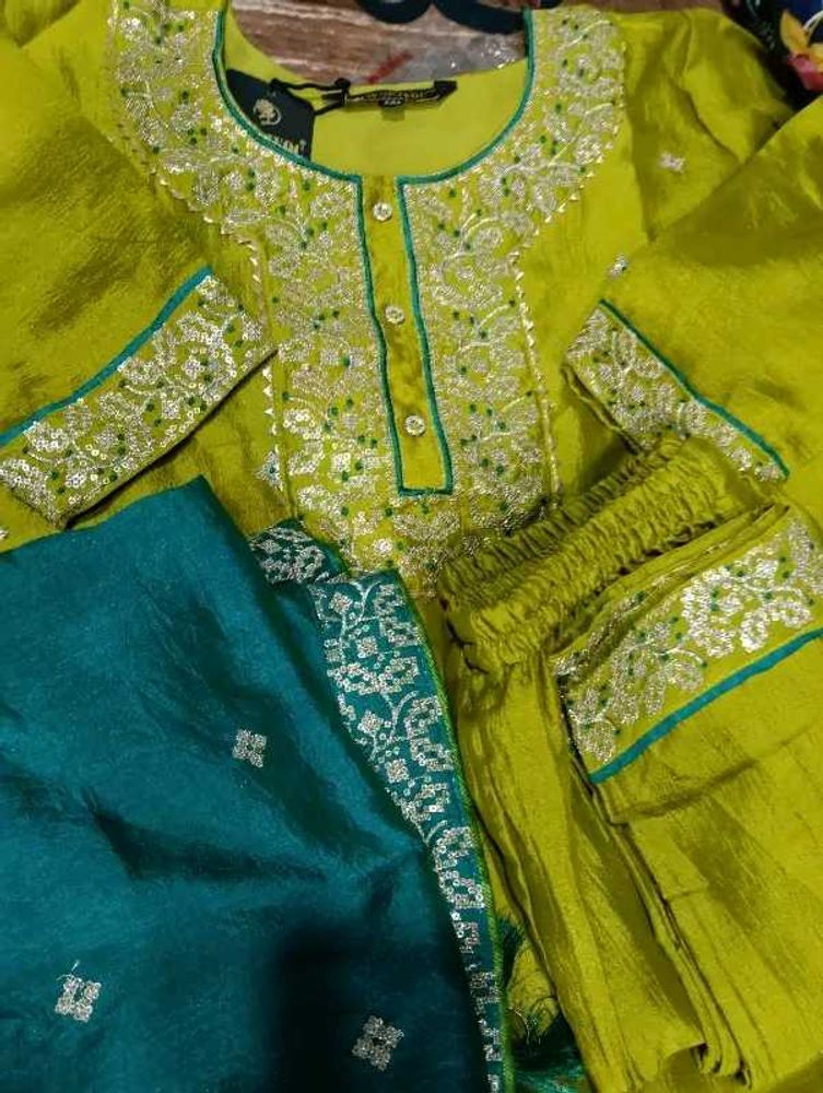Elegant Green Embroidered Kurta Set