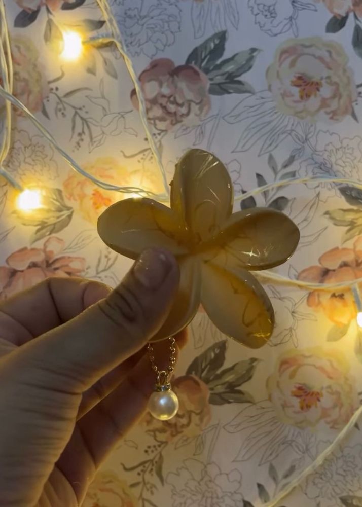 Floral Pearl Hair Claw Clip