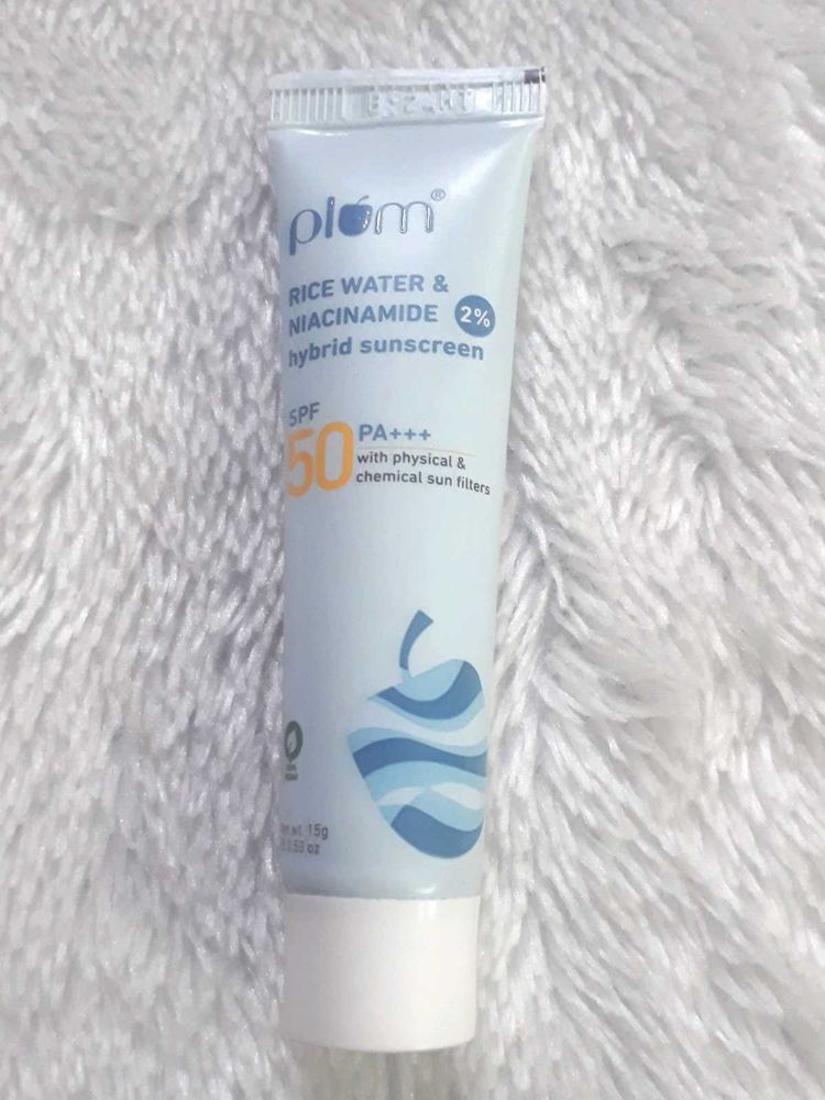 Plum 2% Niacinamide Sunscreen SPF 50 PA++++ With R