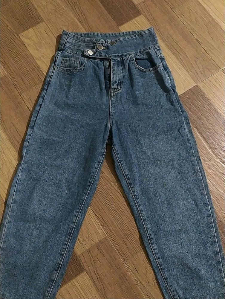 Trendy Cropped Jeans!!