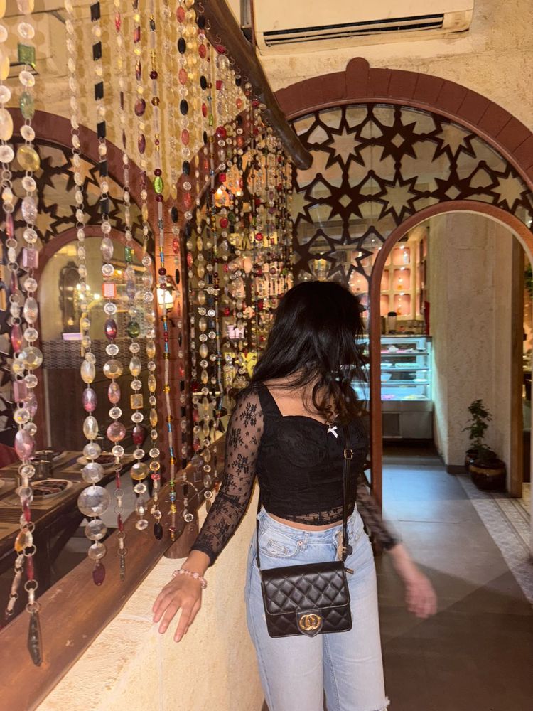 black fitted crop top