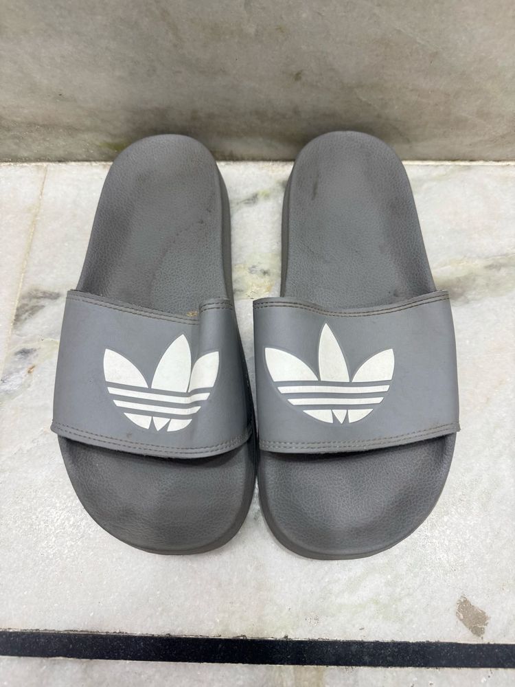 Unisex Grey &amp; White Brand logo Printed Sliders