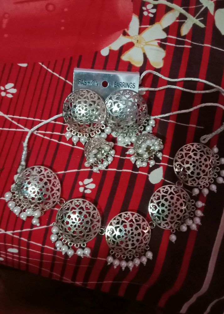 Ledies Nackless Set With Mangtika