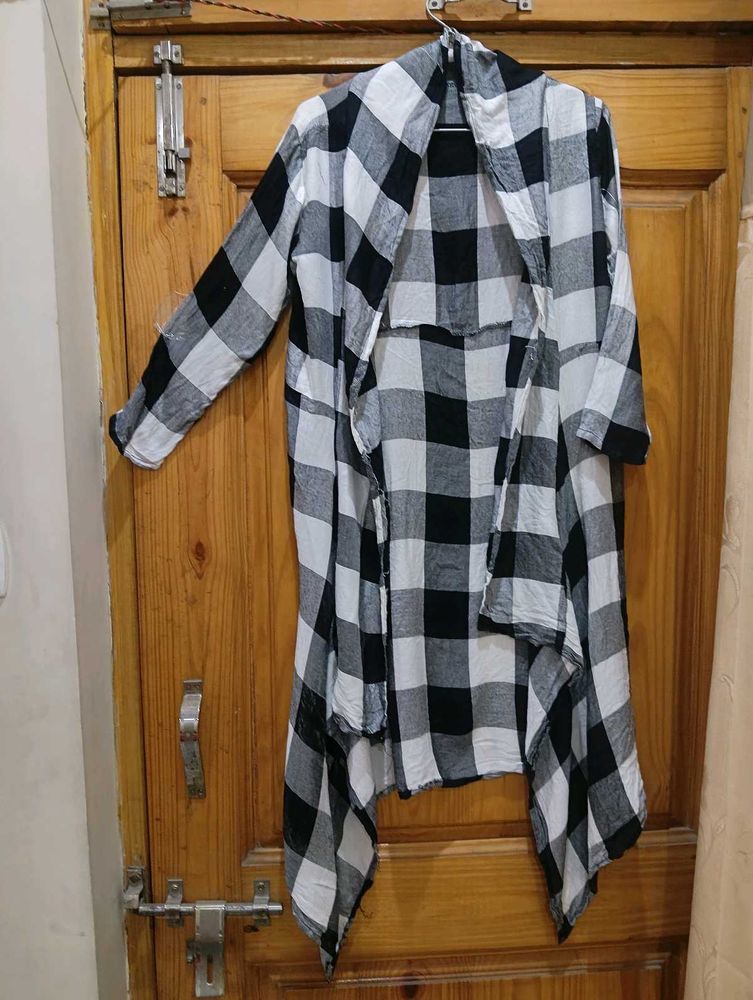 Shrug White And Black Colour