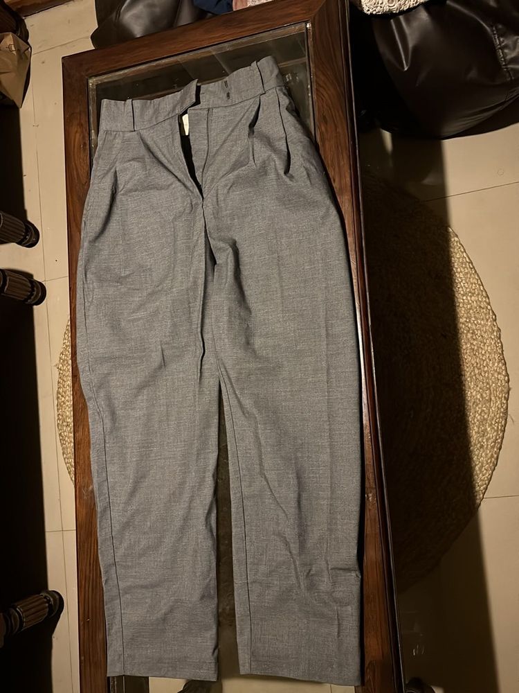 H&amp;M Gray Pleated Trousers Xs