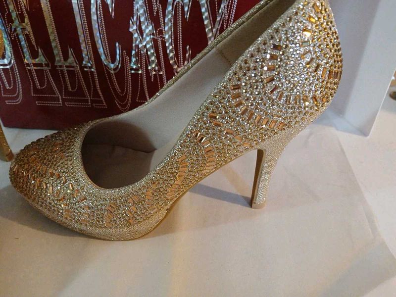 GOLDEN Pearl HEELS
