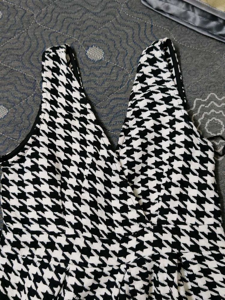 Zudio Black&amp;White One Pc