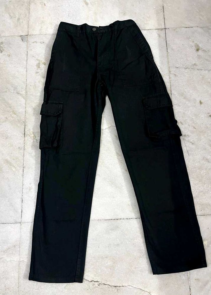 BLACK STRAIGHT FIT CARGOS 32