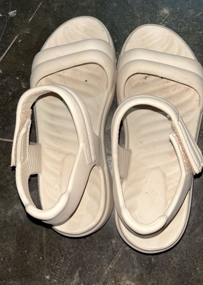 Zudio Sandals