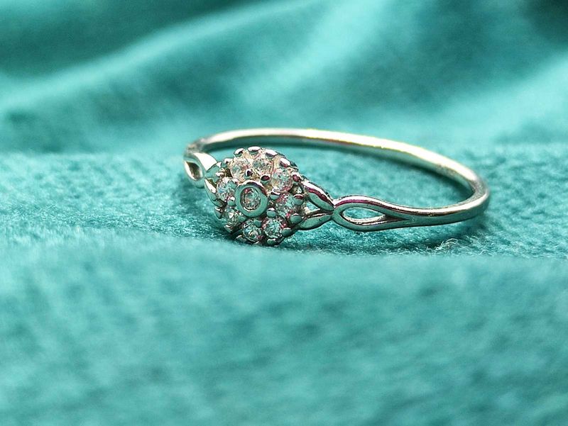 💍✨🎁Dainty Floral Diamond Ring Choice Of Queen&#39;s