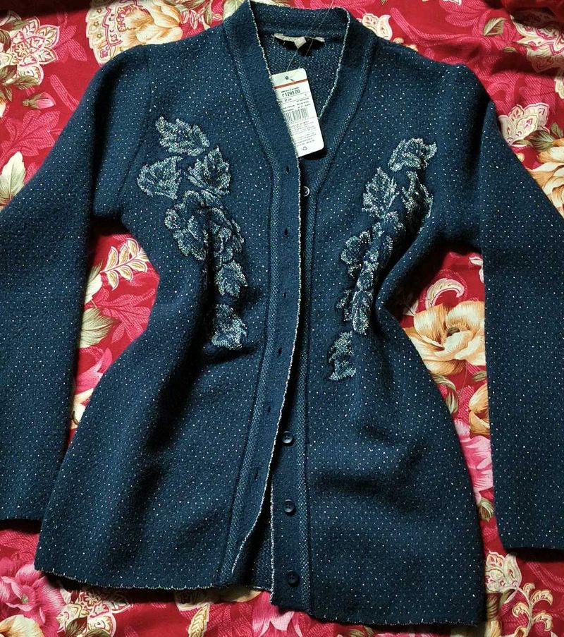Avassa floral Navy Blue Cardigan 🩶