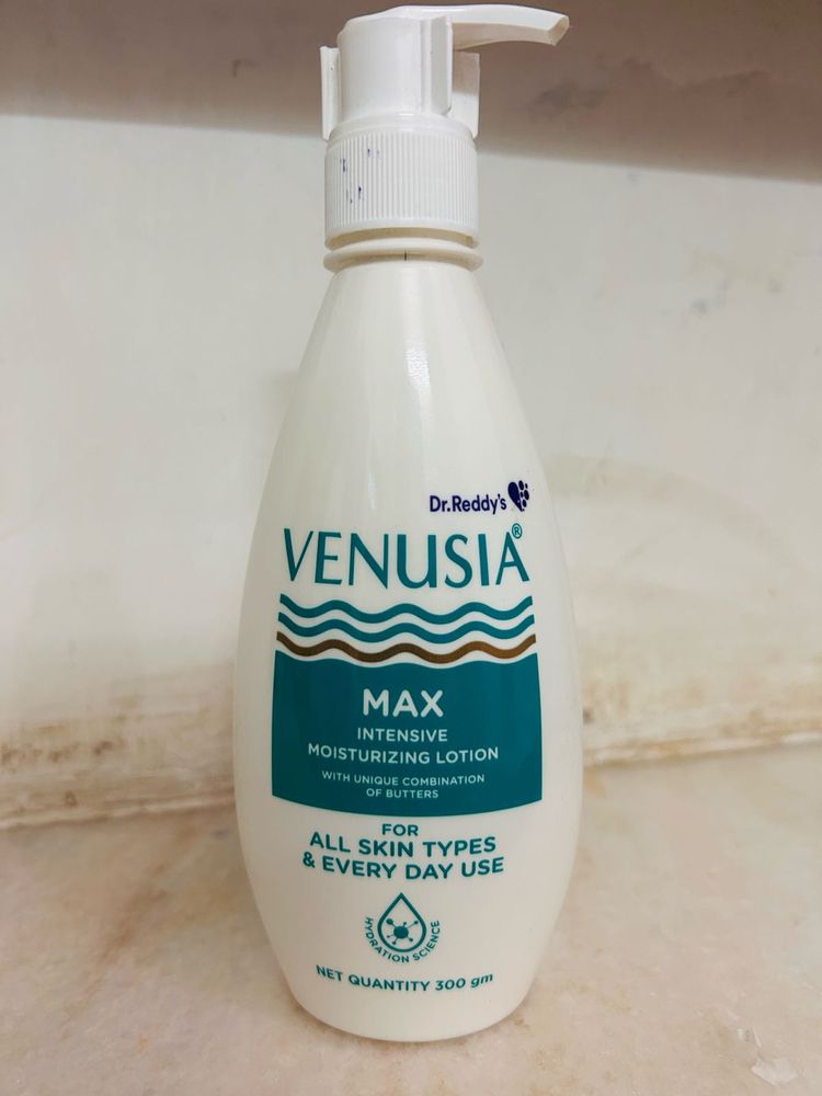 Venusia Max Moisturizing Lotion