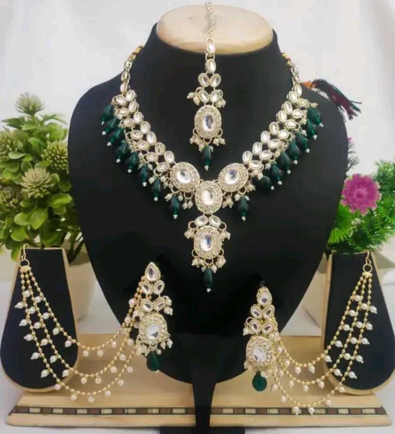Emerald Green Kundan Jewelry Set