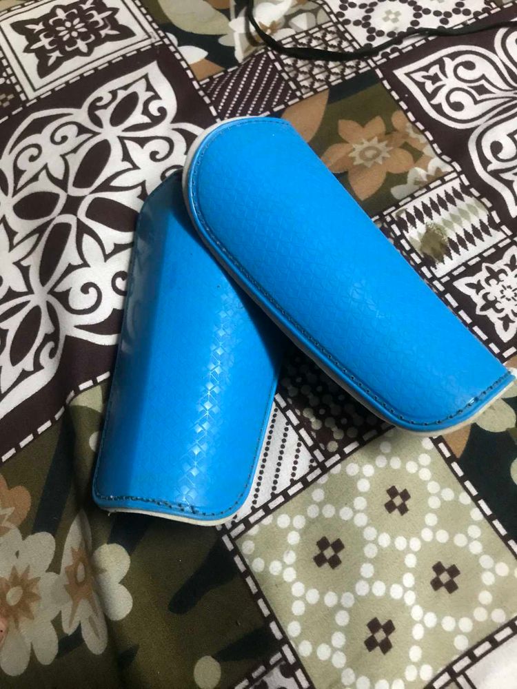 NIVIA Blue Football Shingaurds