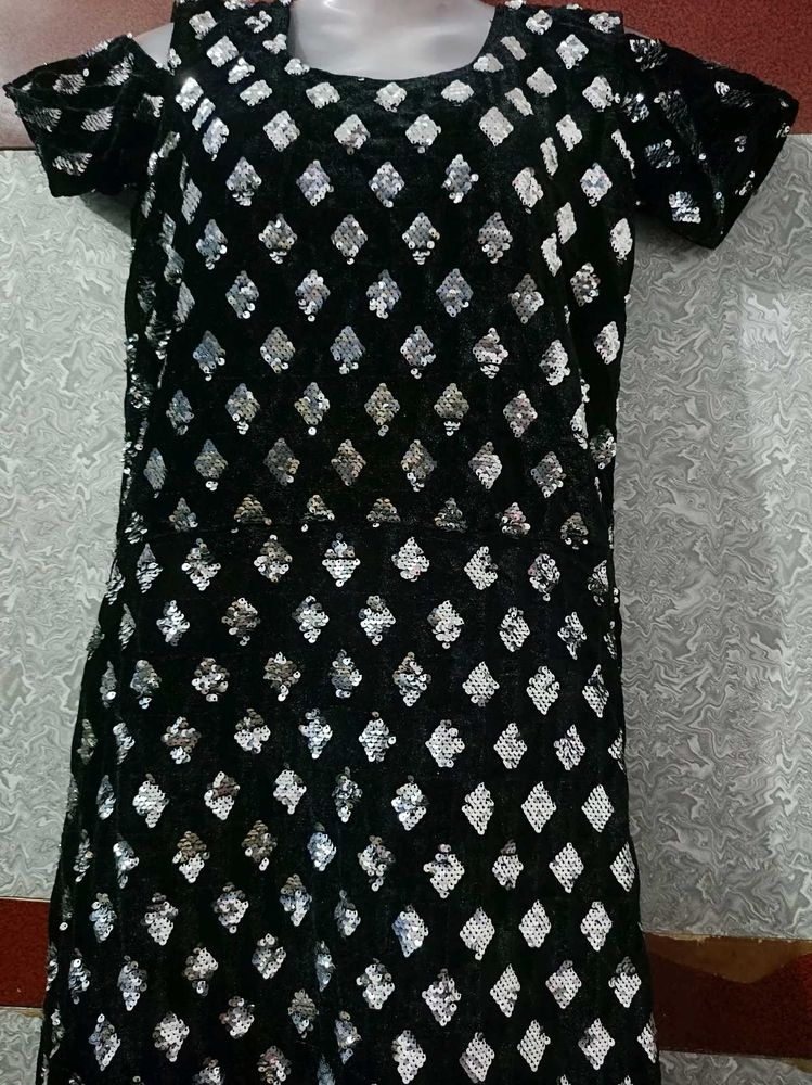 Stylish and Trendy Black  🖤 Gown