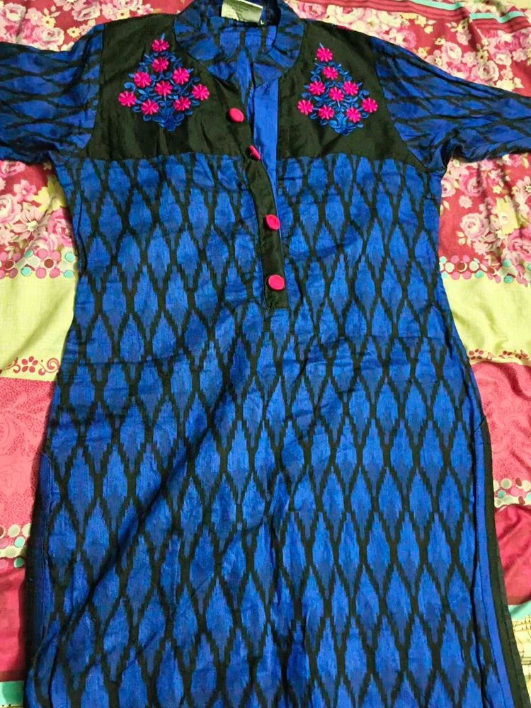 Embroidered Black &amp; Blue Kurti