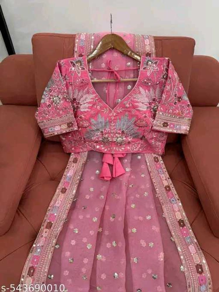 Pink saree 🥰
