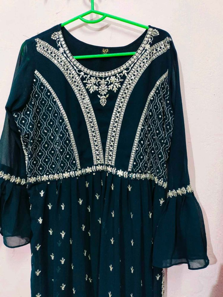 Nayra Cut Suit With Dupatta