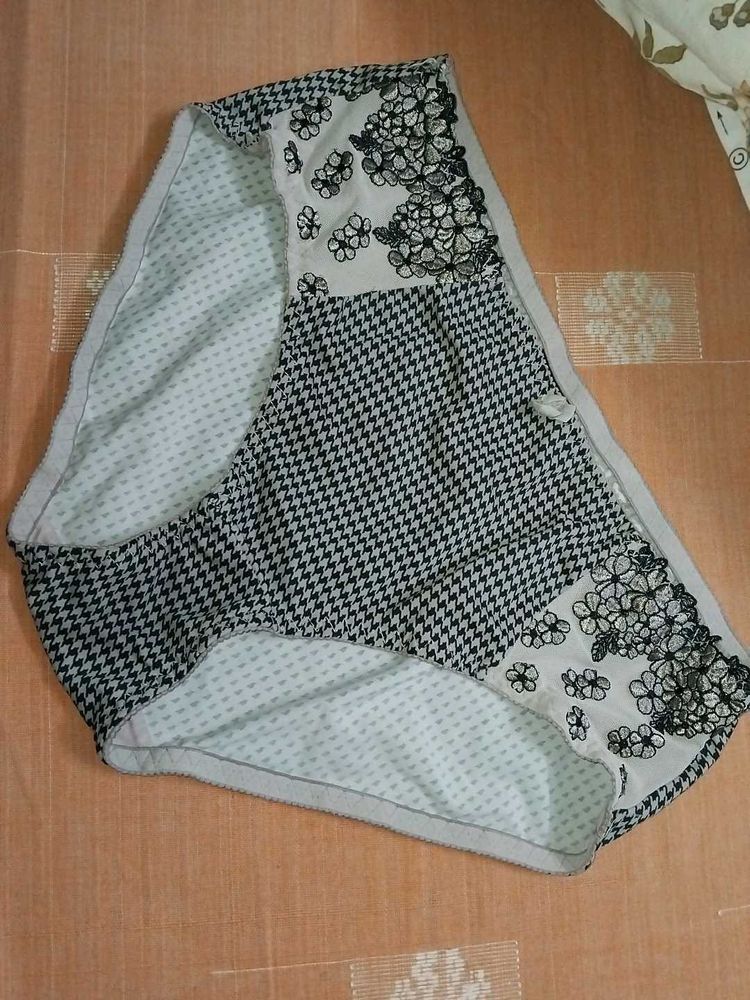 Beautiful Patterned Net Less Panties